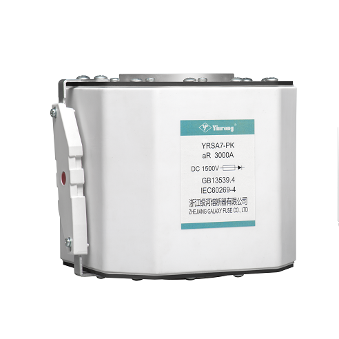 ¿Cómo mejora la seguridad del sistema un fusible de alta velocidad de cuerpo cuadrado?